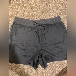 NWOT Gap linen shorts